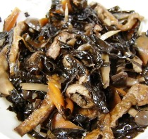 しめじ、ごぼう、にんじん、油あげ、あらめのオリーブオイル炒め