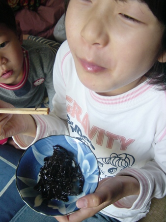 「あらめ煮おいし〜♪」