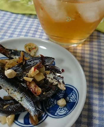 煮干しのダシがらで作ったニンニクオリーブオイルナッツ