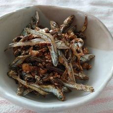 食べる煮干のクルミとゴマ和え